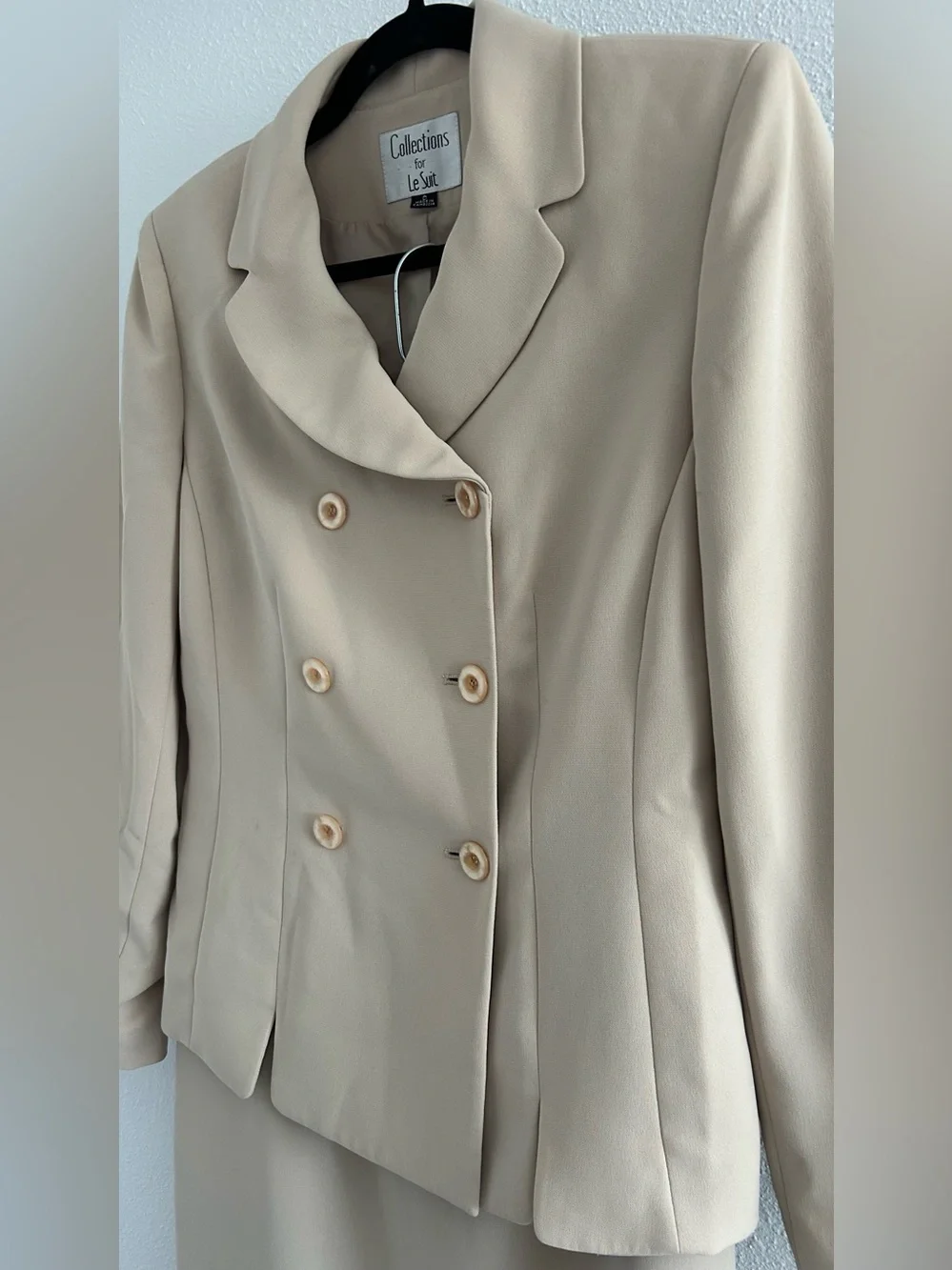 Le Suit Beige Double-Breasted Skirt Suit